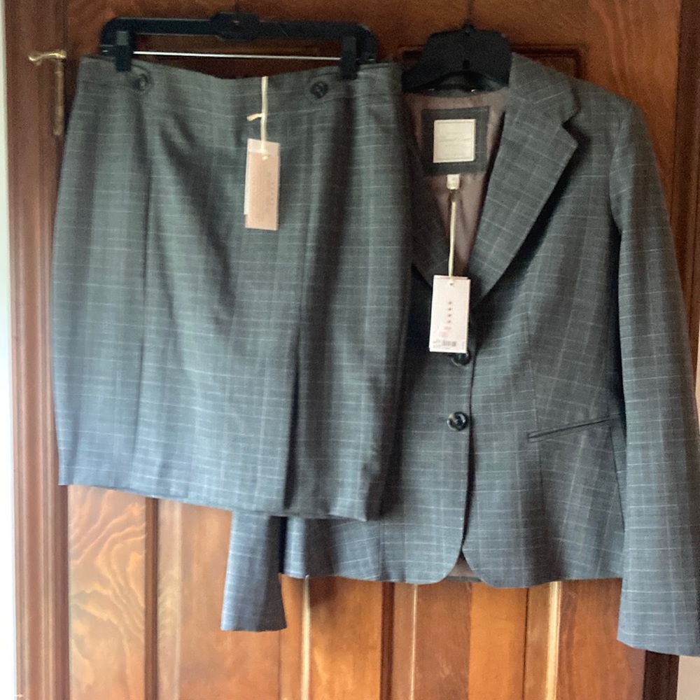 The Limited brown/black plaid suit. Size 8. Skirt has 2 slits in the front. NWT.